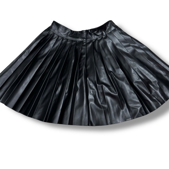 SHEIN PETITE High Waist Pleated PU Leather Short Skirt - Picture 5 of 6